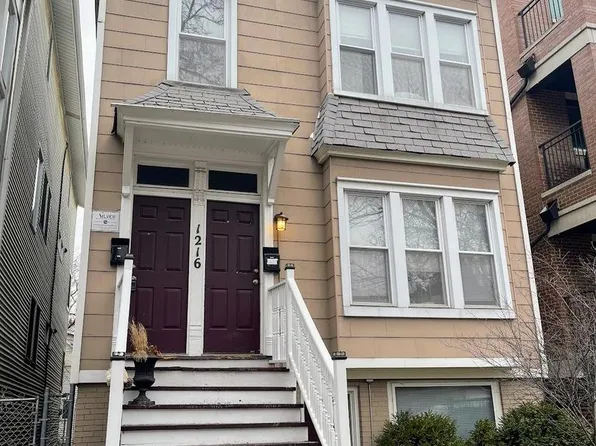 1216 W Barry Ave #2F, Chicago, IL 60657