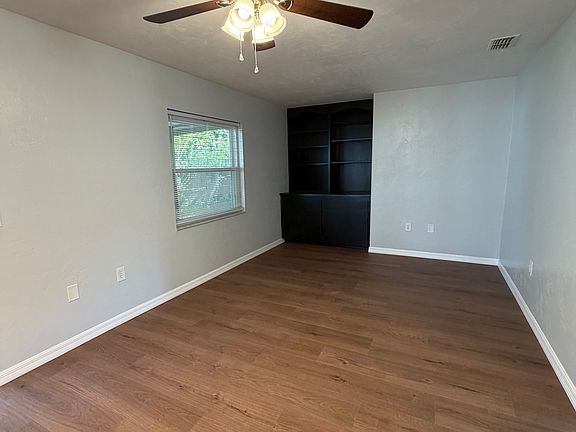 3rd image of 1015 Marlboro Dr
