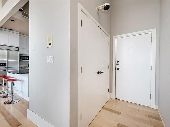 5th image of 611 N Park Ave APT 516