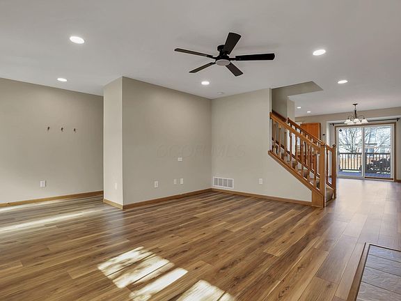 4th image of 342 W Hunters Dr