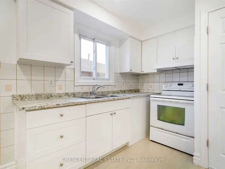 4036 Dunmow Cres #UPPER — Photo 4