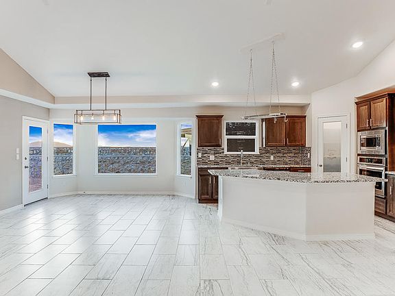 2nd image of 392 Villa Sol Ct
