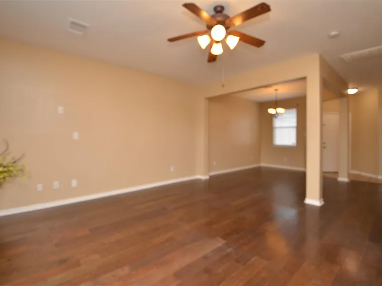 2911 Meadowglen Cv — Photo 24