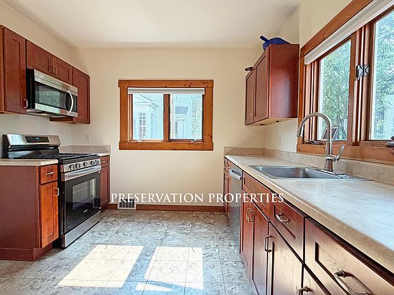 4th image of 9 Chesley Ave #1