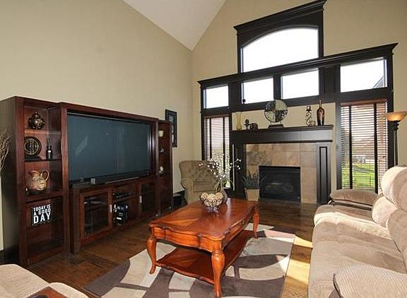 4th image of 2512 NE Amanda Ln