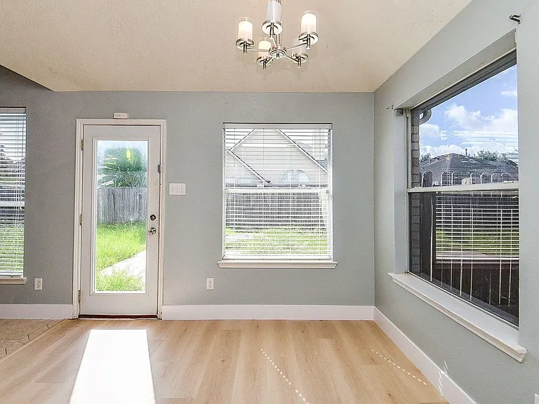16307 Scotch Hollow Ln — Photo 10