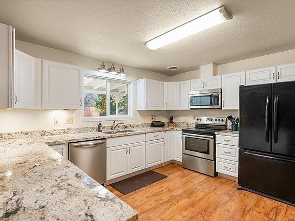 5th image of 1319 W Scenic Dr
