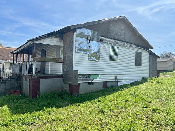 3rd image of 209 Buffalo St