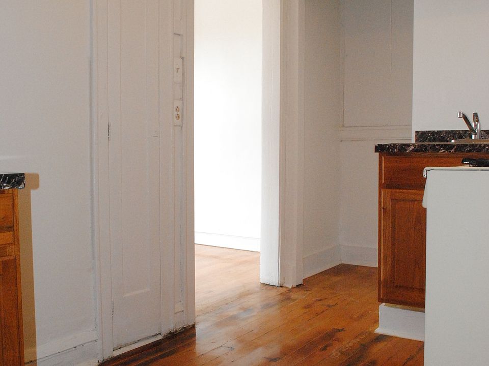 2nd image of 916 N Menard Ave #3