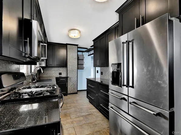 94 Woods Avenue, Roosevelt, NY 11575