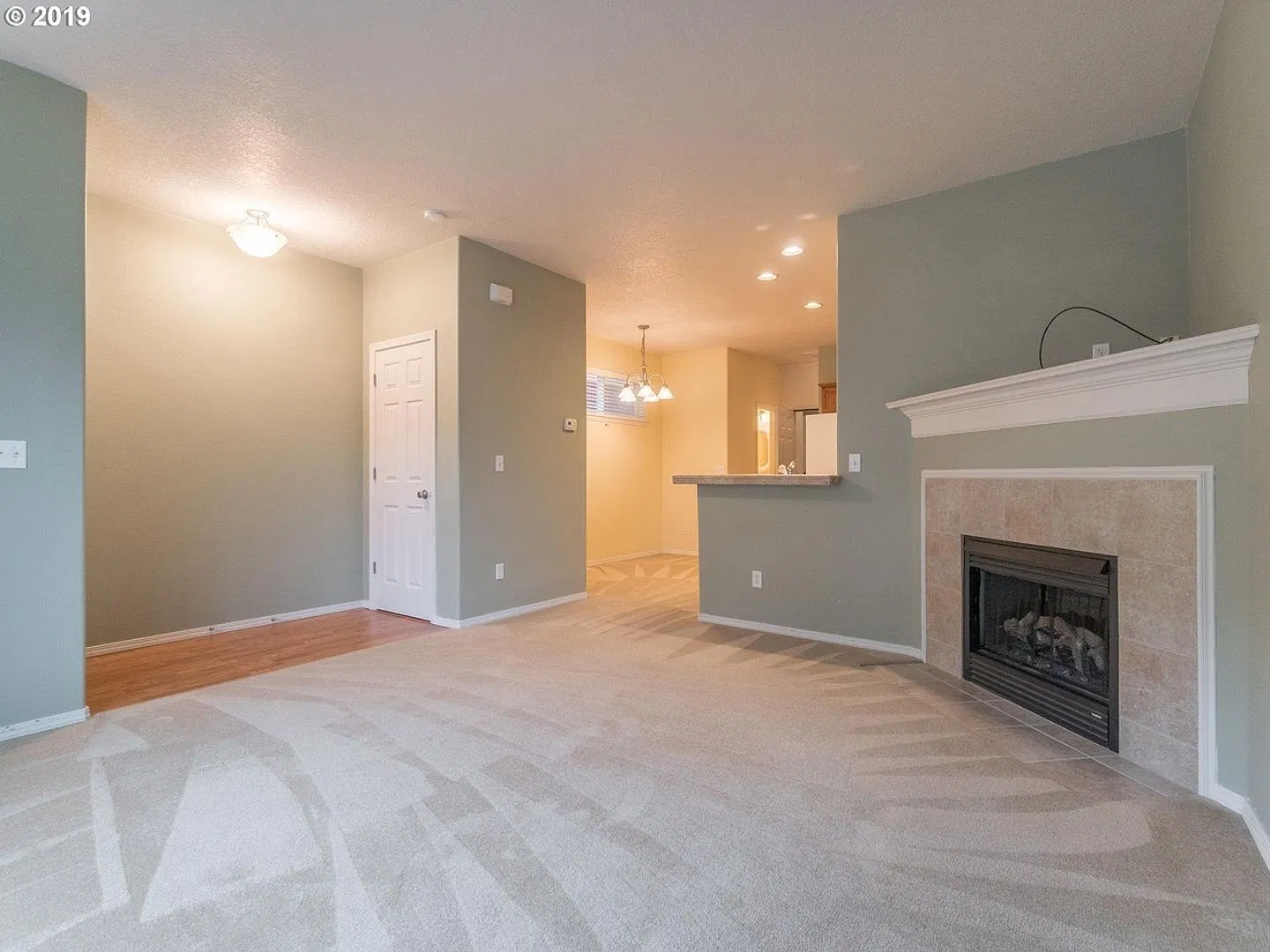 Beautiful Elmonica 3BR/2.5BA Townhouse w/ Front Fenced Patio + 2-Car Garage + Clubhouse/Fitness C... — Photo 2