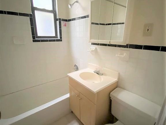 4th image of 31-32 32nd St #2B