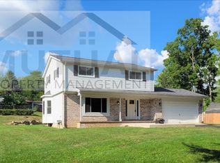 1260 Kirkwood Dr, Waterford, MI 48328