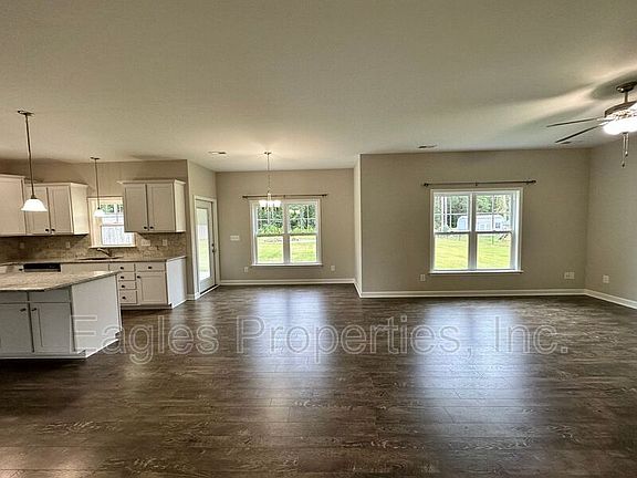 5th image of 451 Fallingbrook Dr