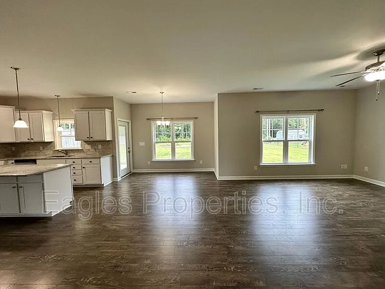 451 Fallingbrook Dr — Photo 5