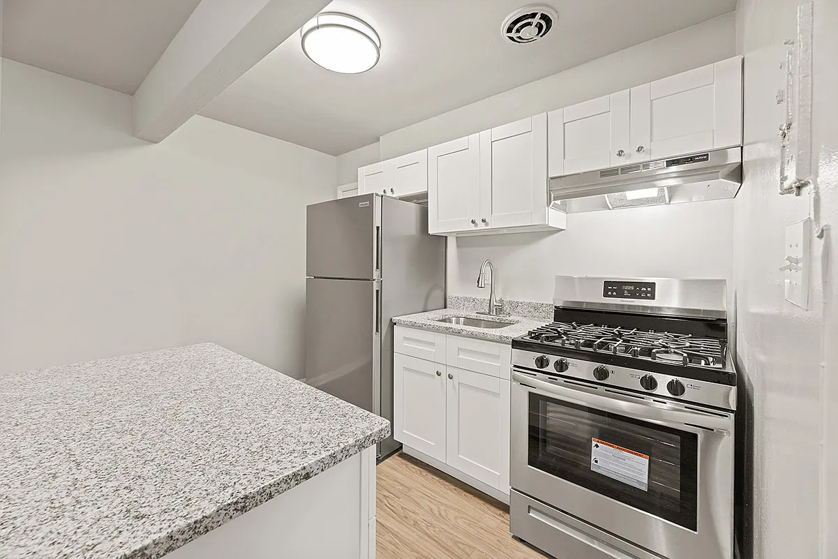Laurel 24 — Photo 2
