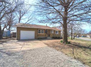 207 W Overlook Dr, Derby, KS 67037