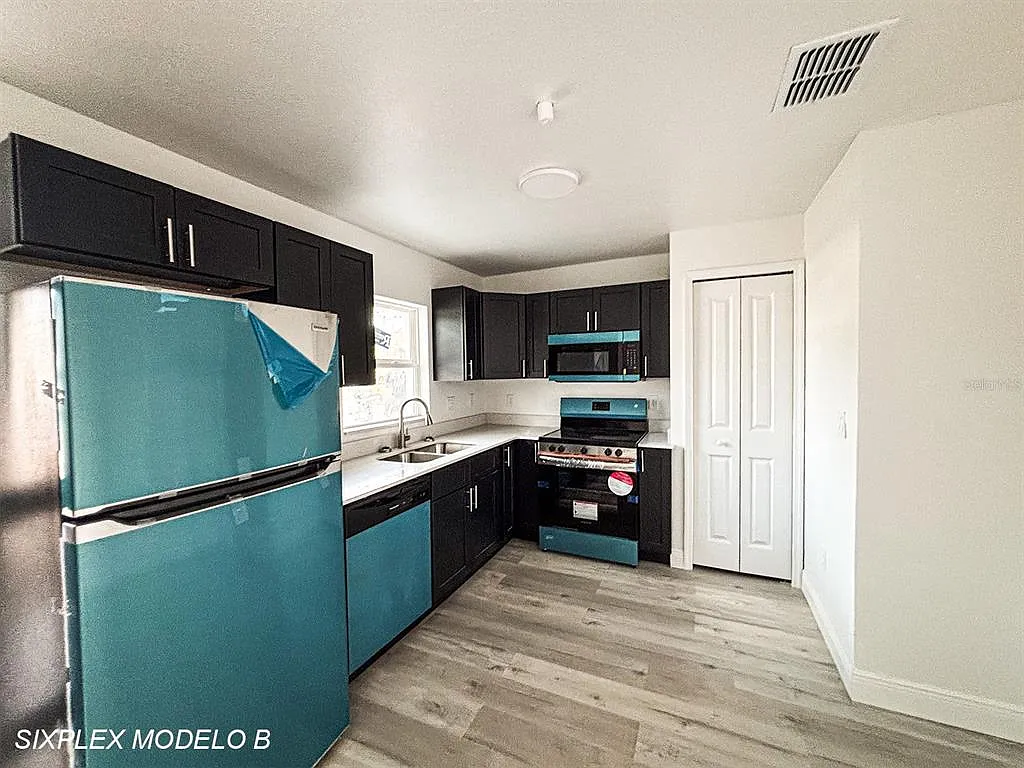 2 bed, 1.0 bath, 857 sqft, $1,649 — Photo 2