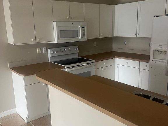 3rd image of 558 SE 5th Ave