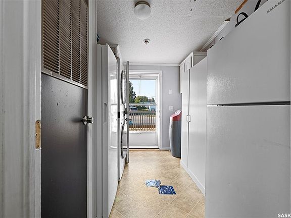 4th image of 294 Byron STREET