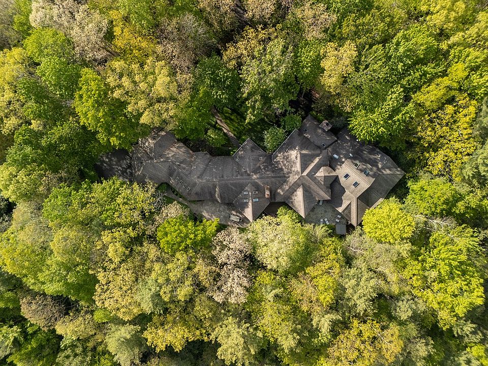 74th image of 1333 Lake Dr