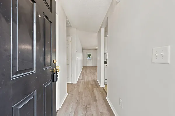 914 Bur Oak Ct — Photo 5