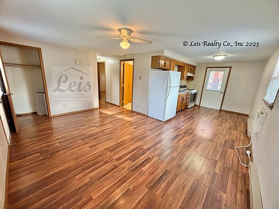 3rd image of 321 1/2 W 4th St #2