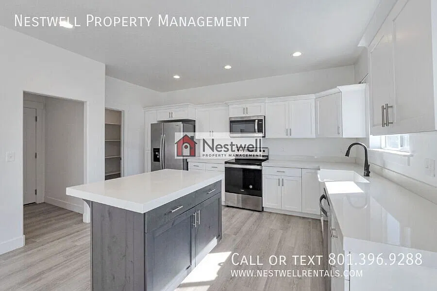 $500 off first month-Charming Home in Windsor at Waters Edge — Photo 3