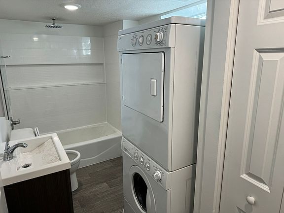 4th image of 2755 Pierce St NE #1