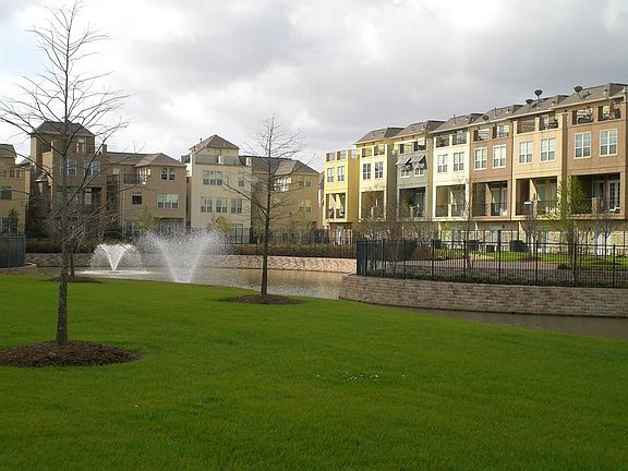 5th image of 9020 Lakes At 610 Dr