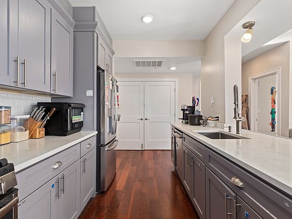 3rd image of 32 Gilson Rd Unit 16