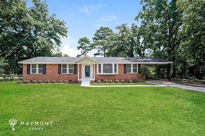 3 bed, 2.0 bath, 1572 sqft, $1,795 — Photo 1