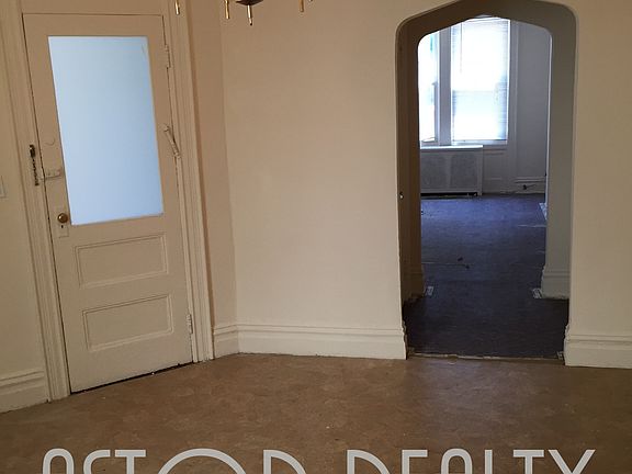 4th image of 2254 41st St