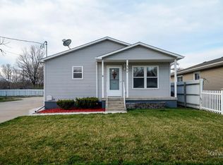 560 E 20th St, Grand Island, NE 68801