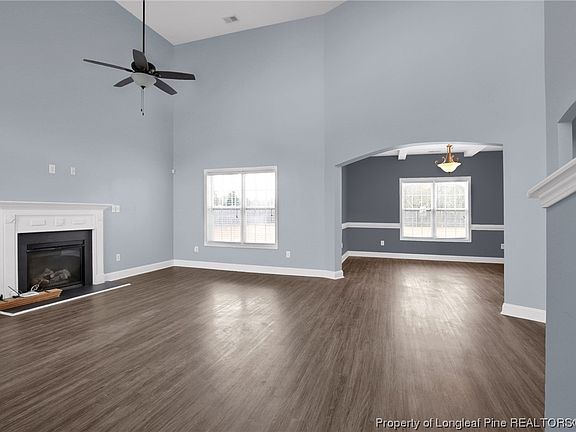 5th image of 137 Blackhawk Ln