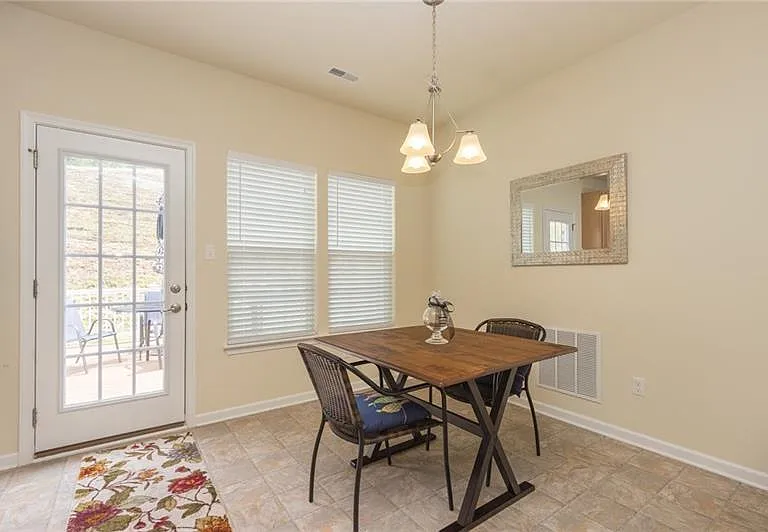627 Edison Dr — Photo 4