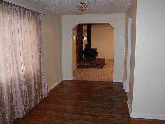 5th image of 2526 W Everett Ave