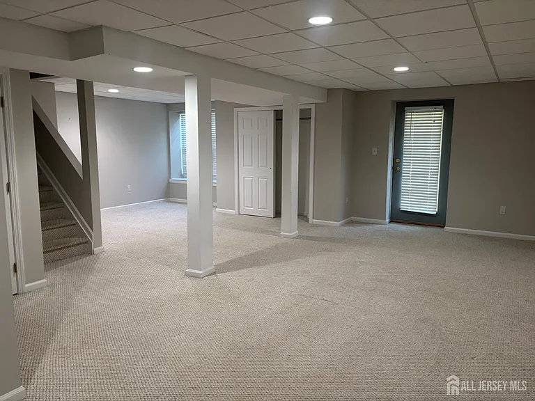 131 Murray Dr — Photo 25