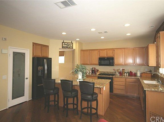 5th image of 15639 Winona St