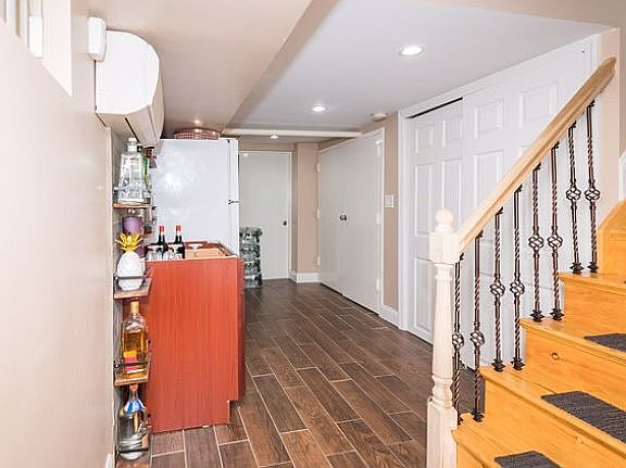 2nd image of 11647 141st St