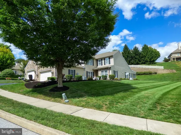 1763 Stone Hill Dr, York, PA 17402