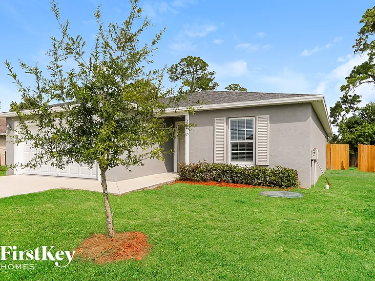 2346 SW Abalon Cir — Photo 3