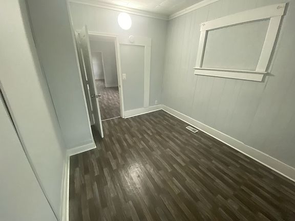 5th image of 701 E 7th St