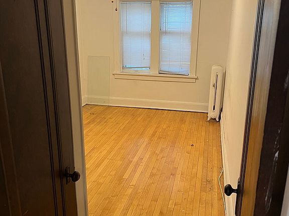 5th image of 1720 E Newport Ave #22