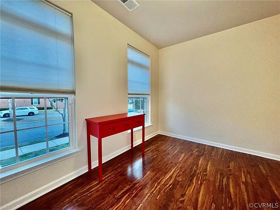 3rd image of 3910 Fish Pond Ln