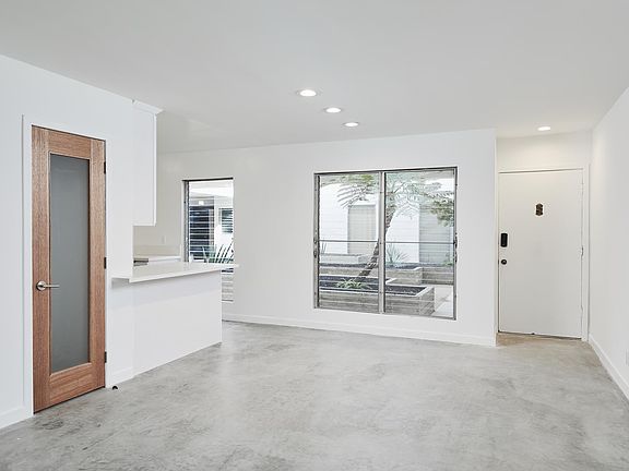 5th image of 305 San Vicente Blvd APT 109