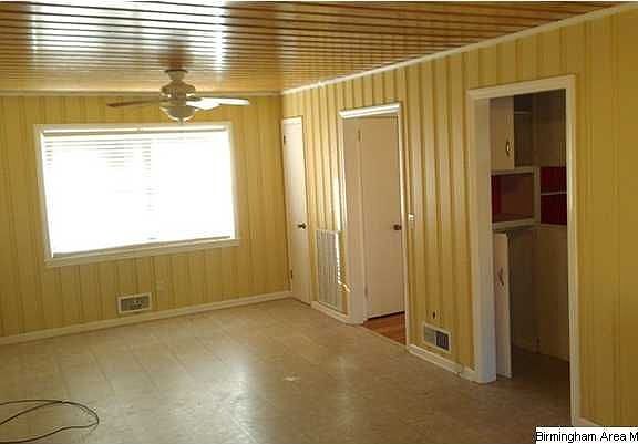 3rd image of 1233 Tanglewood Dr