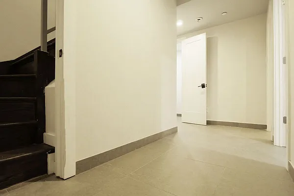 Rented by Tapiro Realty | media 35