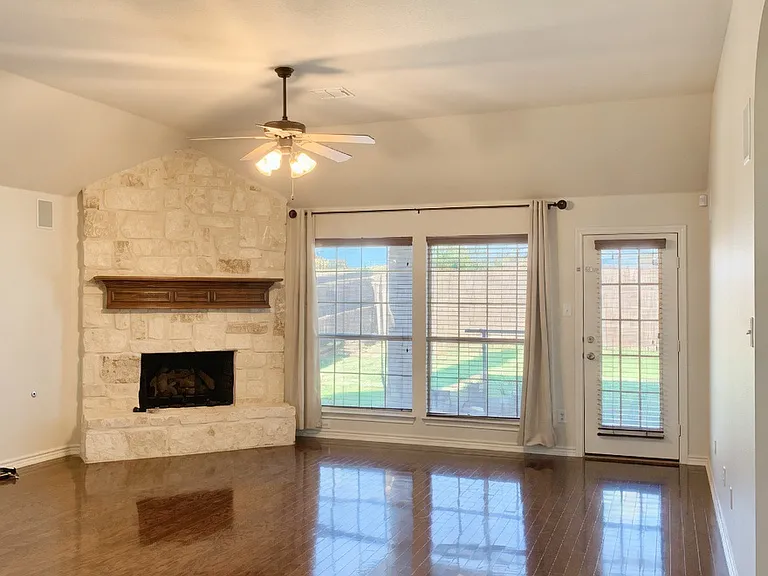 11724 Wild Pear Ln — Photo 2