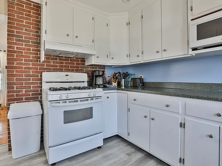 17 Harbor St — Photo 8